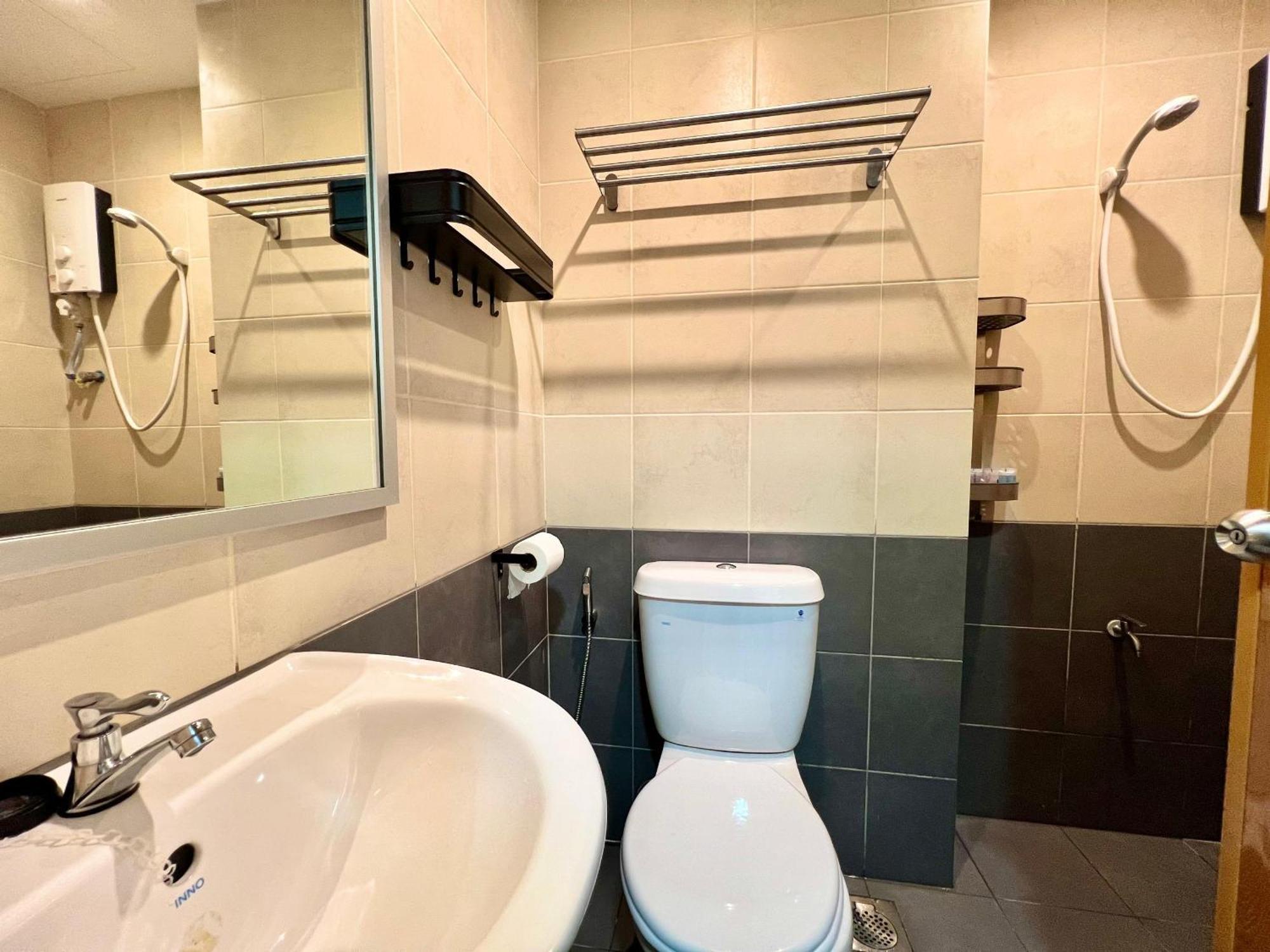 New Margo Hotel Kk Kota Kinabalu Buitenkant foto